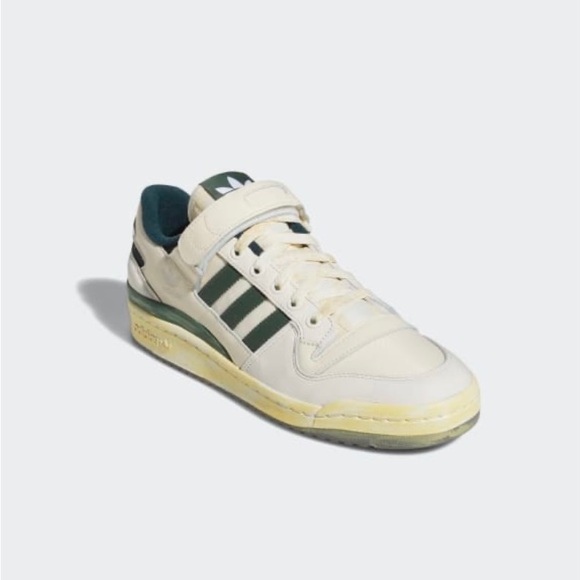 Adidas FORUM SHOES WITH A
WELL-LOVED LOOK. MADE
IN PART WITH RECYCLED
CONTENT. - Picture 3 of 5